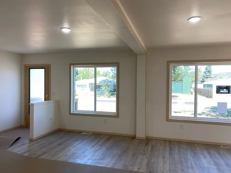 111 W Brooks St — Photo 3