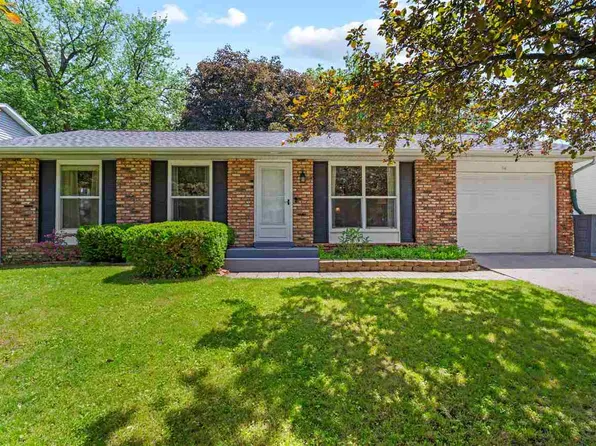 54 Amber Ln, Iowa City, IA 52240