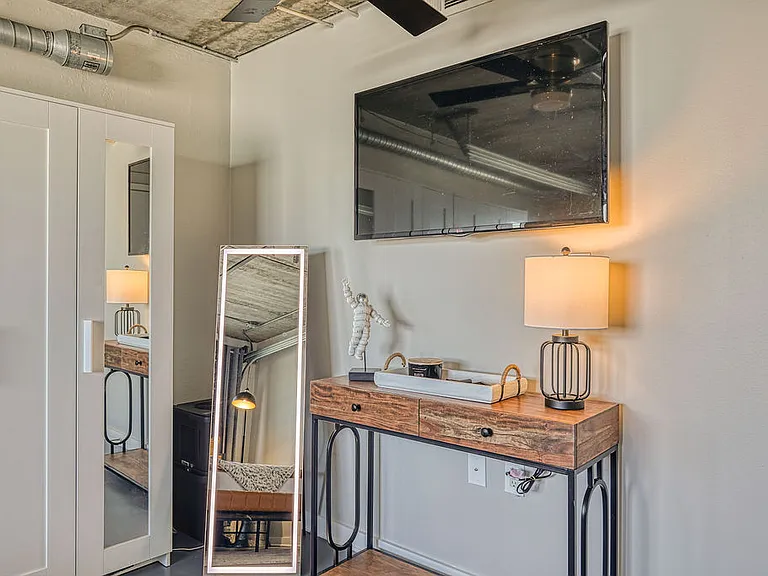 555 Berrien St #555B — Photo 8