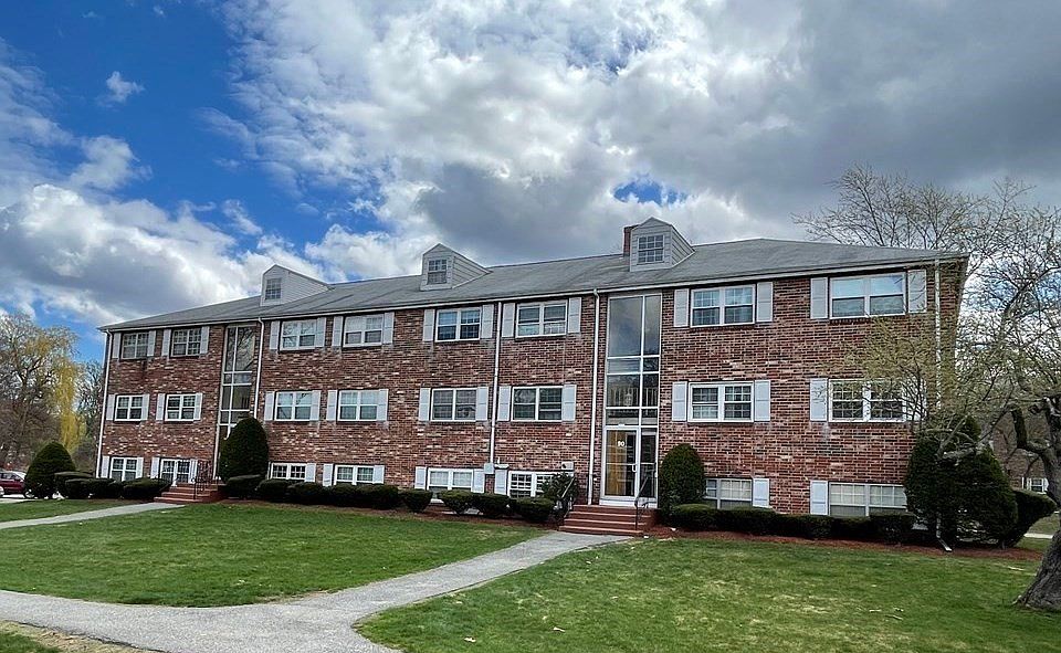 1st image of 90 Edgelawn Ave APT 4