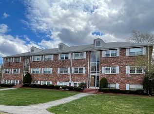 90 Edgelawn Ave APT 4, North Andover, MA 01845