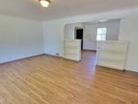 5th image of 1007 33rd Ave