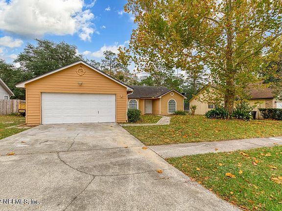 2nd image of 1479 Rose Hill Dr E