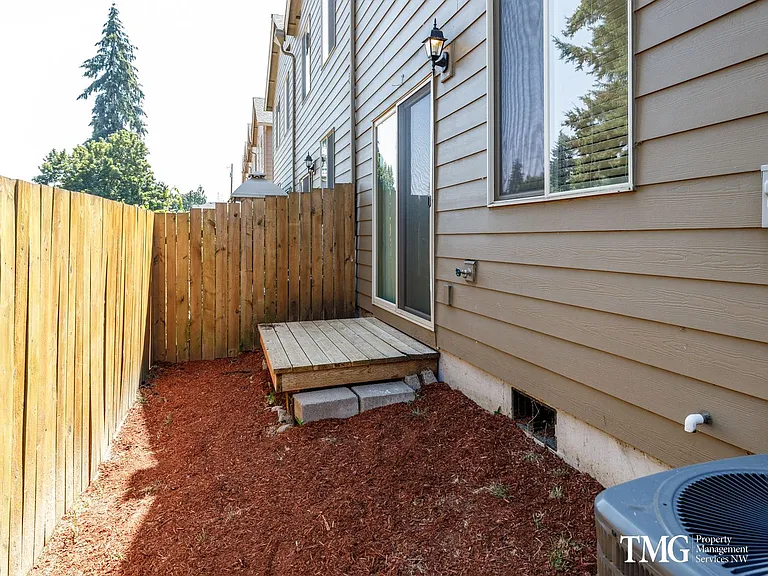 9807 NE 76th Way — Photo 53