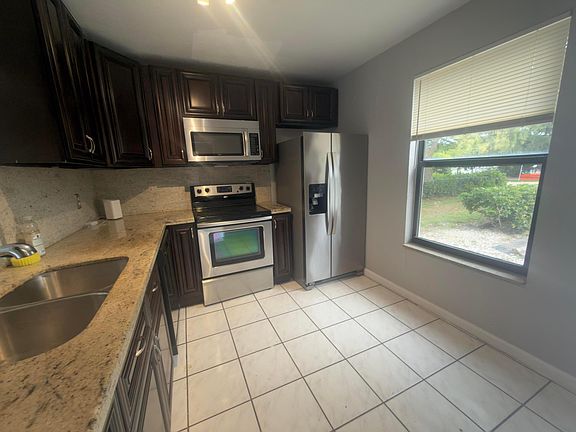 4th image of 1679 NW 15th NW