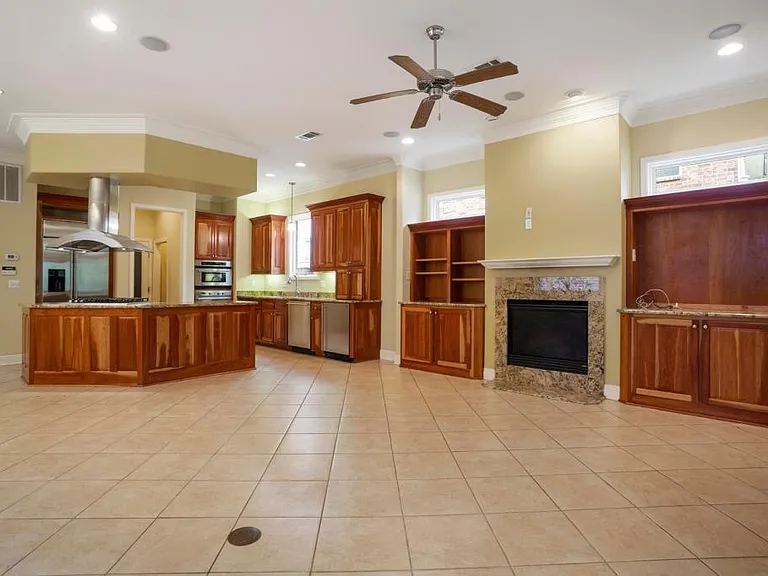 7516 Pinehurst Ct — Photo 11