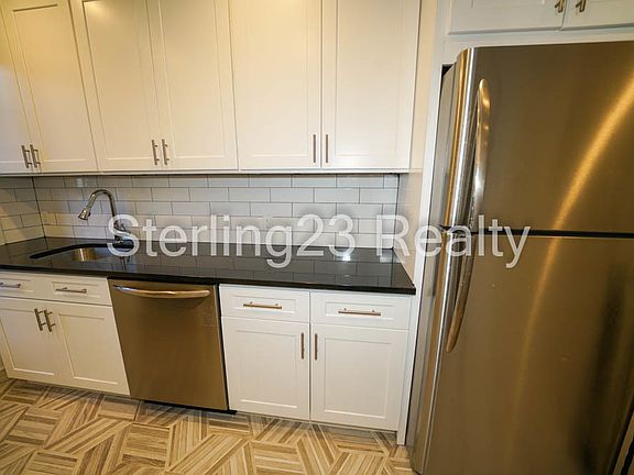 5th image of 25-39 22nd St #1B