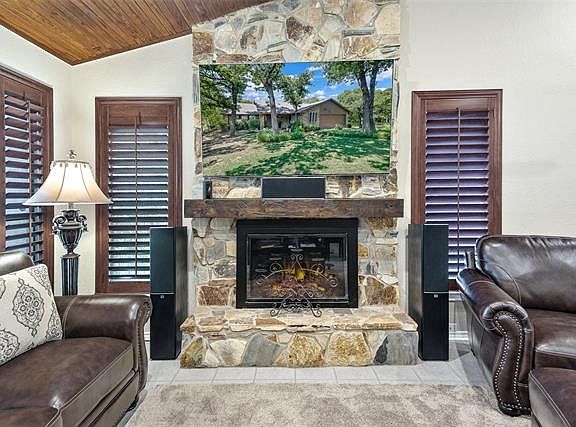 3rd image of 26 Royal Oaks Blvd