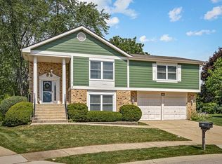 218 Bryant Pl, Vernon Hills, IL 60061