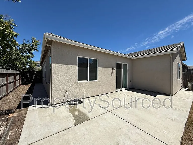 1428 Nascimento St — Photo 41