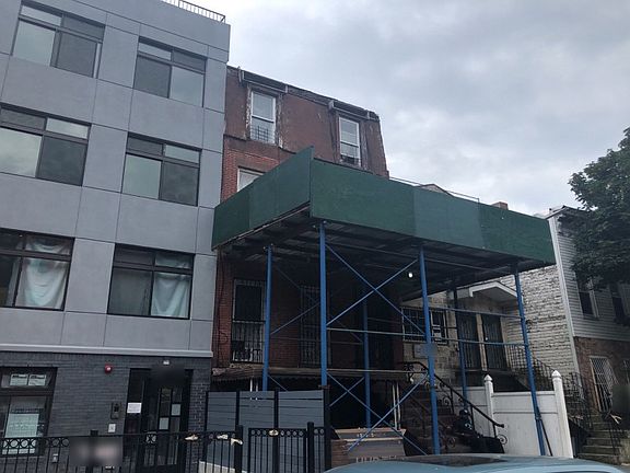 3rd image of 832 Herkimer St