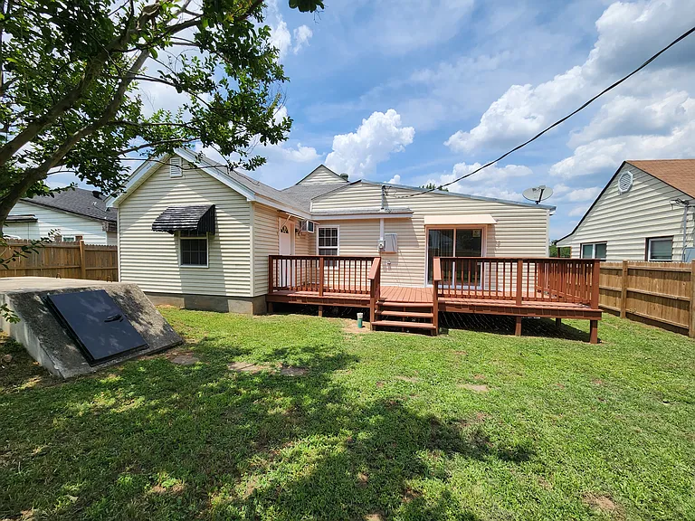 4114 Macarthur Dr — Photo 12