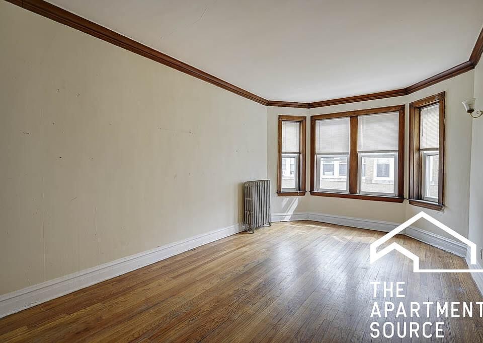 1st image of 4828 W Addison St APT 2S