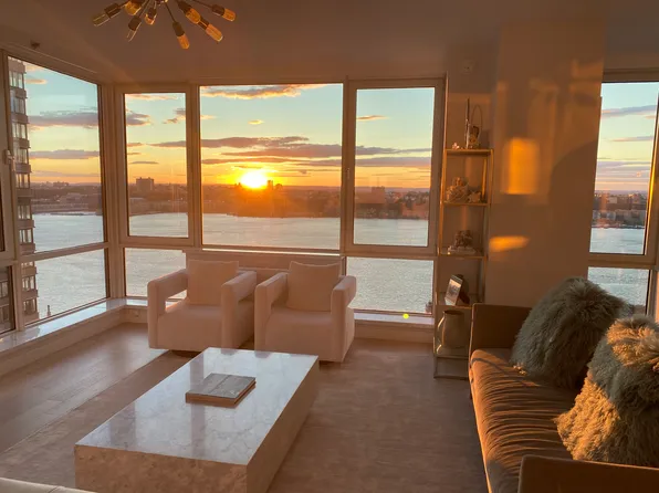 635 West 42nd Street image 12 of 47