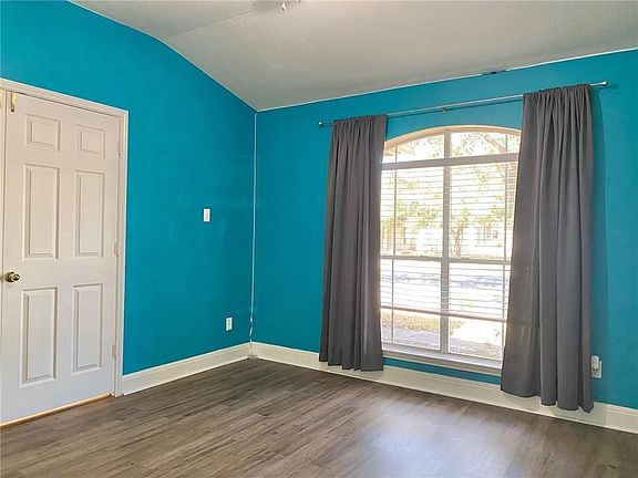 4th image of 1002 Bordeaux Dr