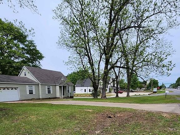 2nd image of 1925 Main Ave SW