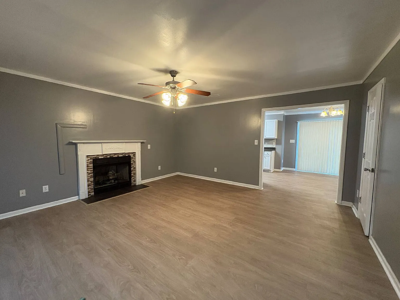 4 bed, 3.0 bath, 1950 sqft, $2,000 — Photo 3