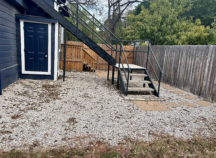 502 Potomac St — Photo 4