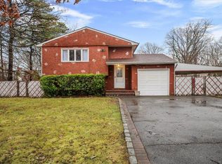 44 Palm St, Central Islip, NY 11722