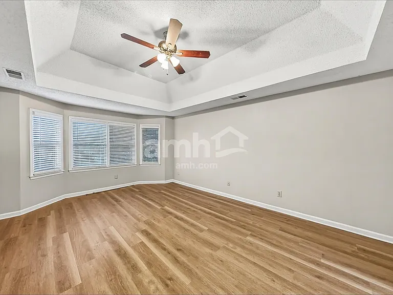 48 Cambridge Ct — Photo 11