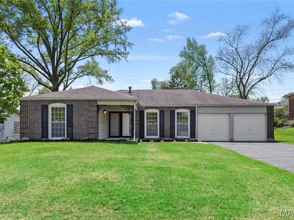 11864 Gold Leaf Dr, Saint Louis, MO 63146