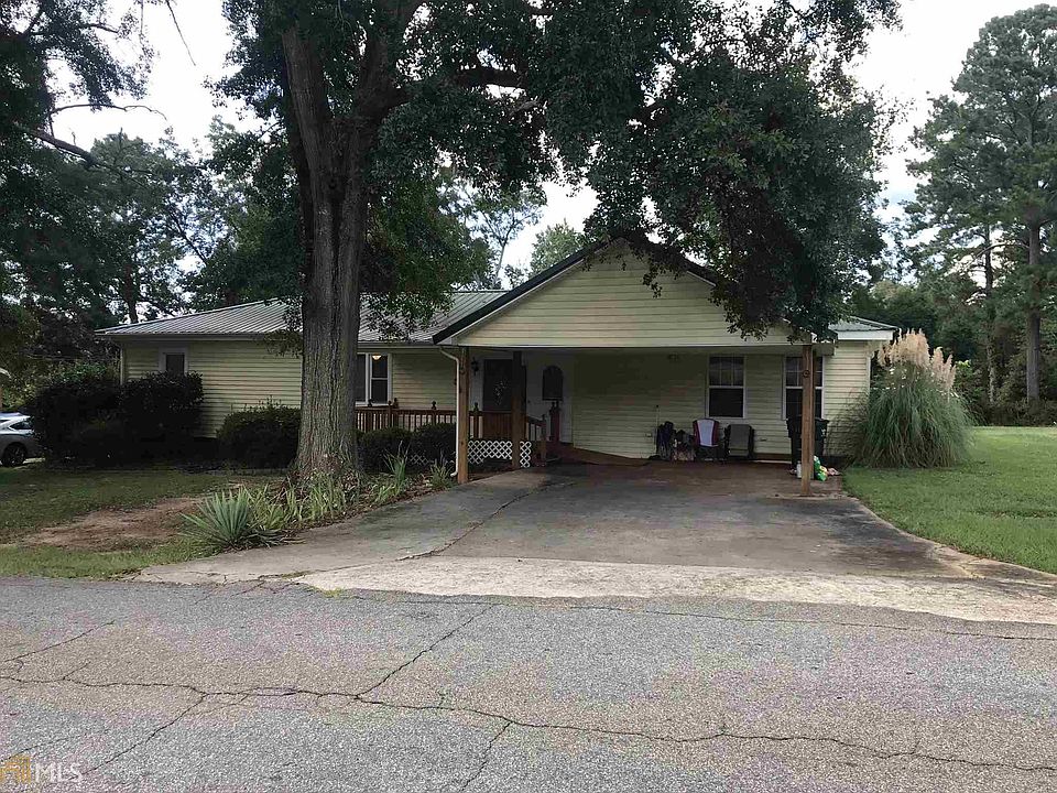 1st image of 208 Denham St