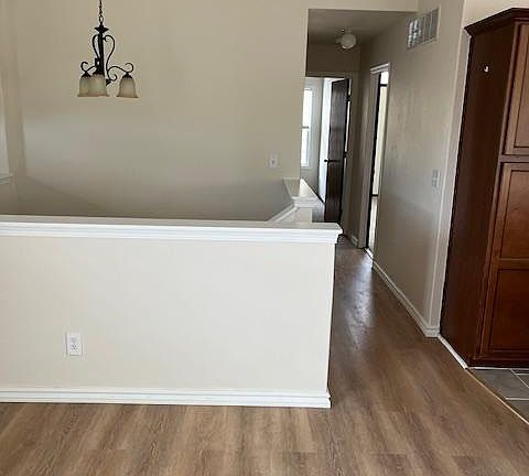 5th image of 617 E Hedgewood Ct