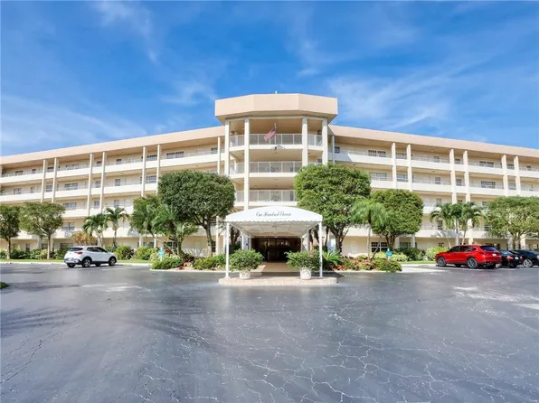 535 Oaks Drive #304, Pompano Beach, FL 33069