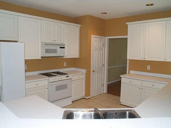 Light, bright kitchen