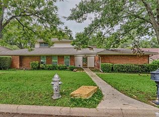 4005 Three Oaks Dr, Arlington, TX 76016