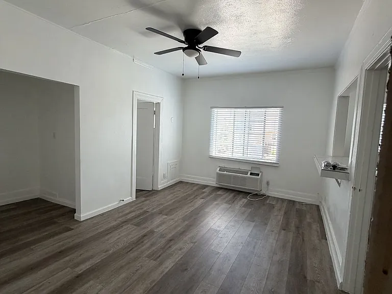 12636 S Figueroa St — Photo 2