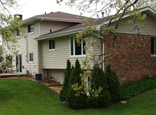 3408 W Chartwell Rd, Peoria, IL 61614