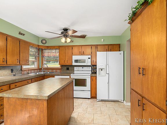 5th image of 11465 Brown Ave