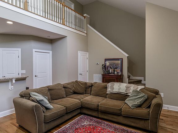 5th image of 82 Cypress Cir