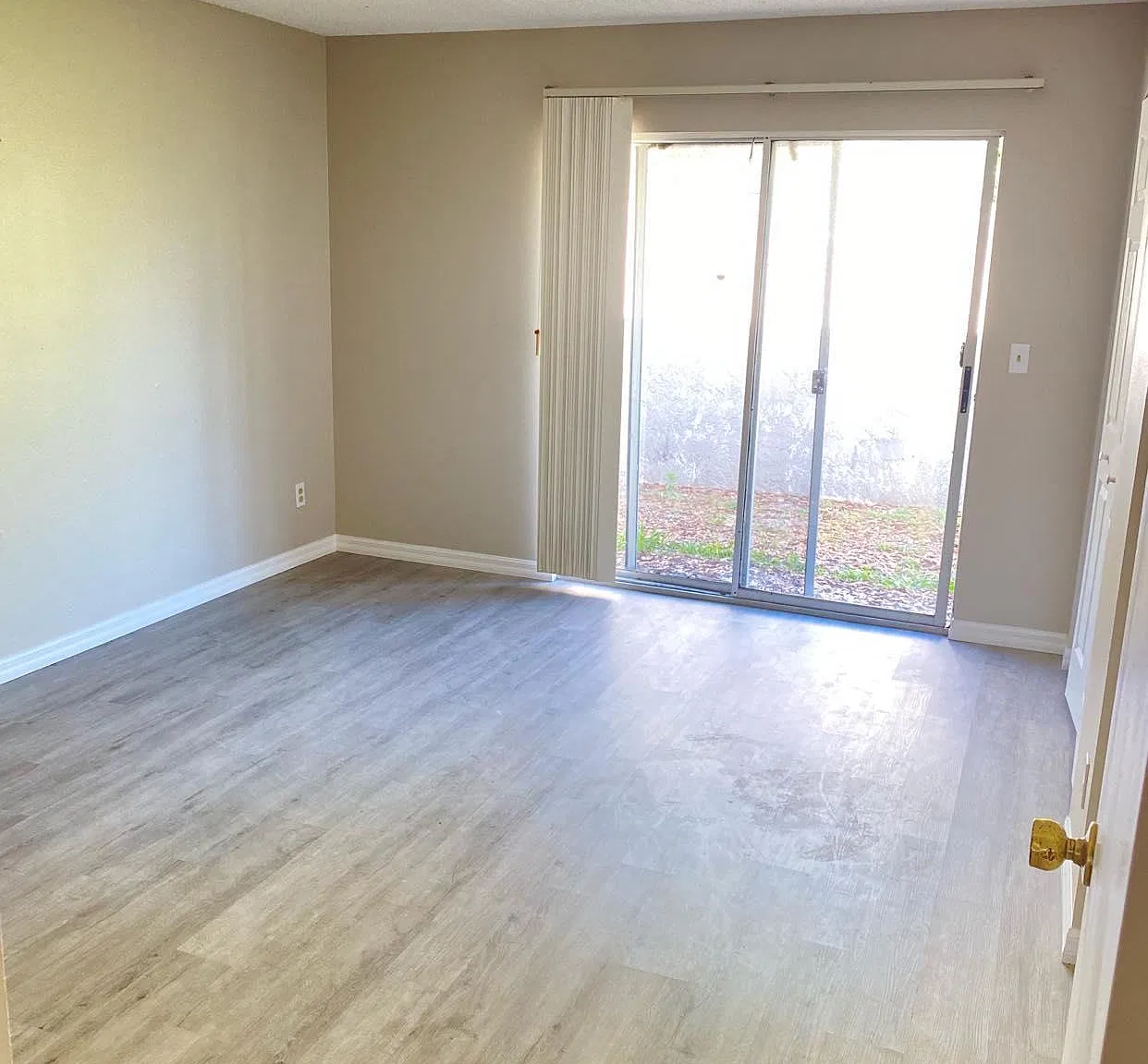 4 bed, 1950 sqft, $2,995 — Photo 1