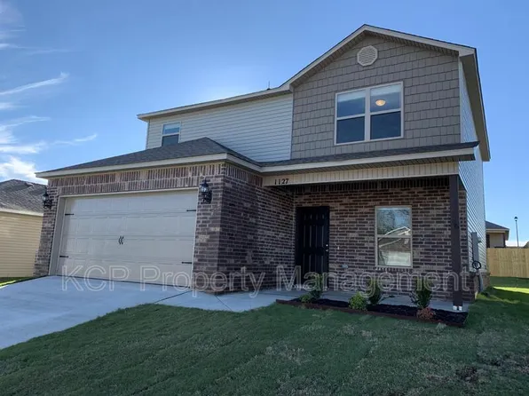 1127 S Kingfisher Ln, Fayetteville, AR 72701