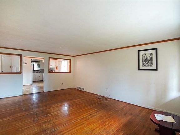 2nd image of 630 Woodland Dr