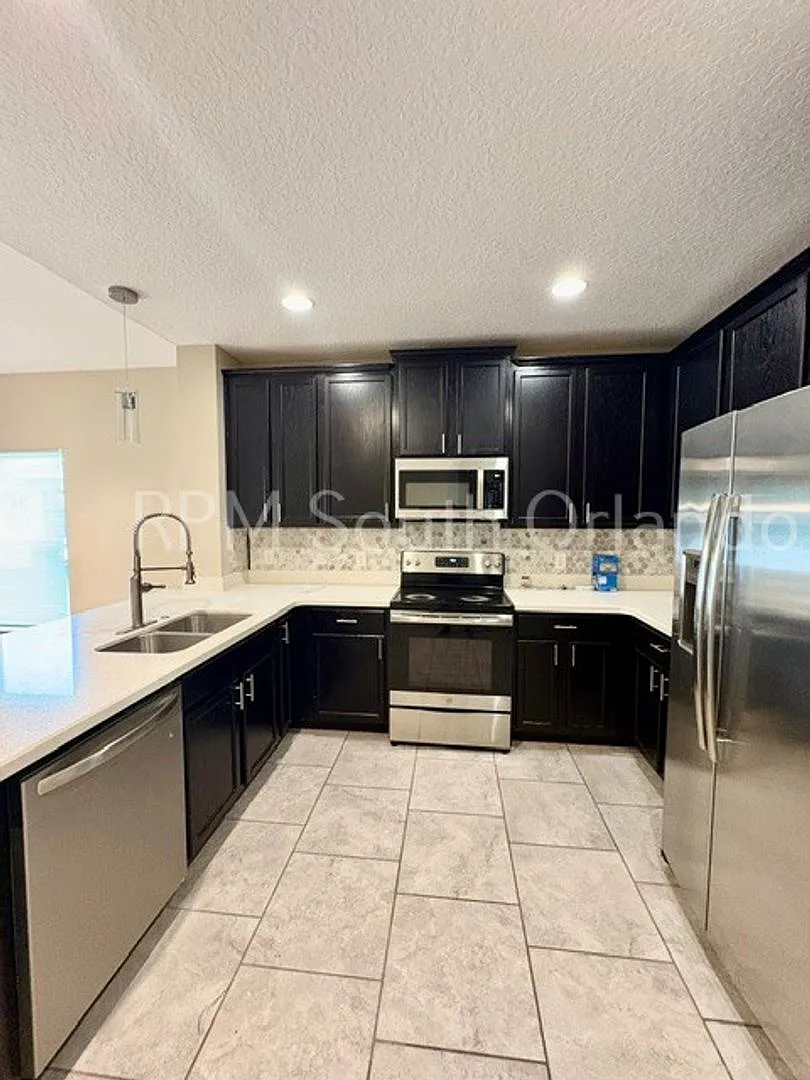 4-bedroom, 2-bathroom home St, Cloud FL — Photo 4