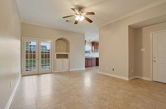 4th image of 2720 Earl Dr