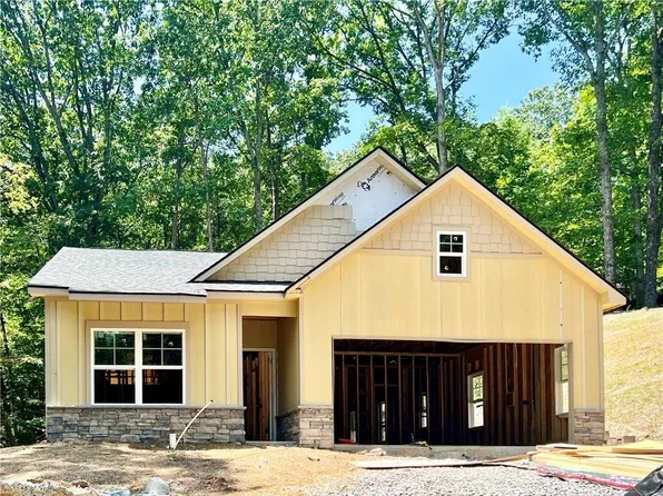 177 Wolverine Dr, Waleska, GA 30183