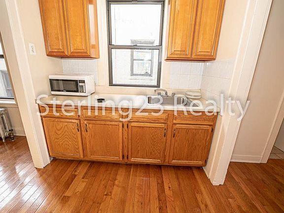 3rd image of 2119 27th St #D1
