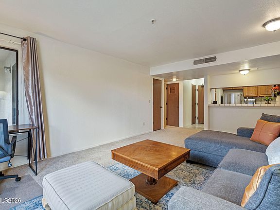 3rd image of 3095 Lakeside Dr