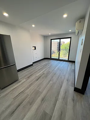 Rented by Delmark Realty LLC | media 33