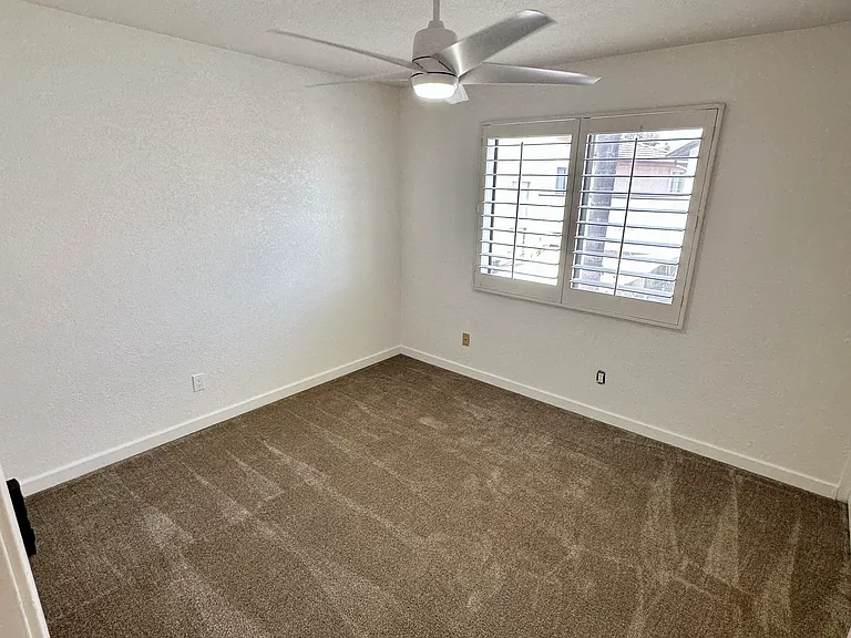 1043 Cordova Dr — Photo 31