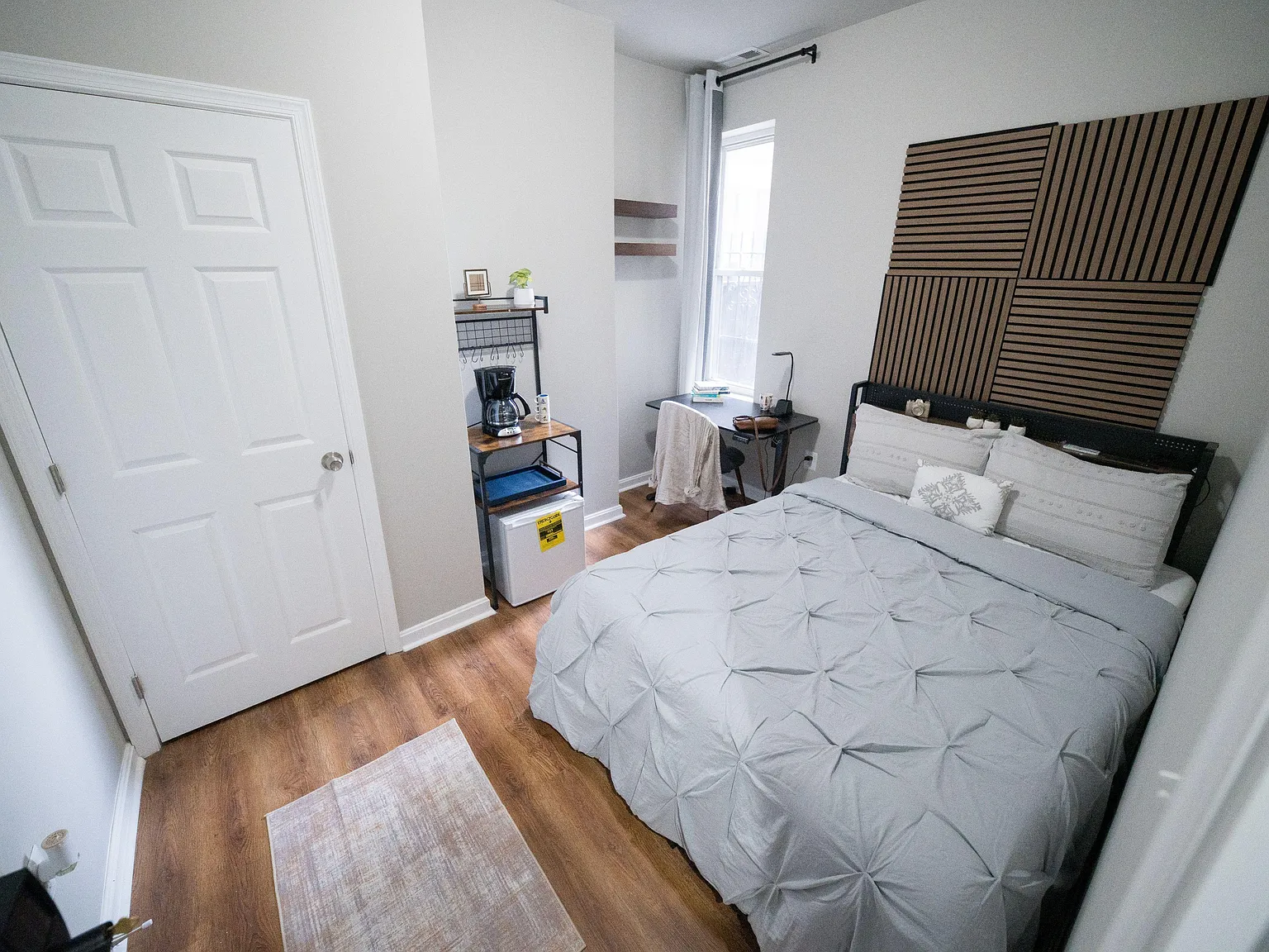 4 bed, 3.0 bath, 1900 sqft, $979 — Photo 1