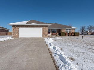 755 E Summit St, Bolivar, MO 65613