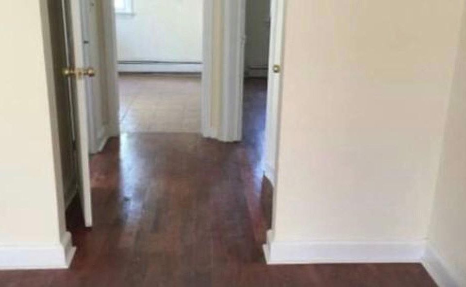 2nd image of 1107 Sheridan Ave APT 2R