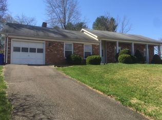 1103 Golfview Dr, Blacksburg, VA 24060