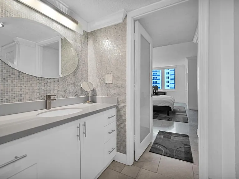 2301 Collins Ave #1015 — Photo 13