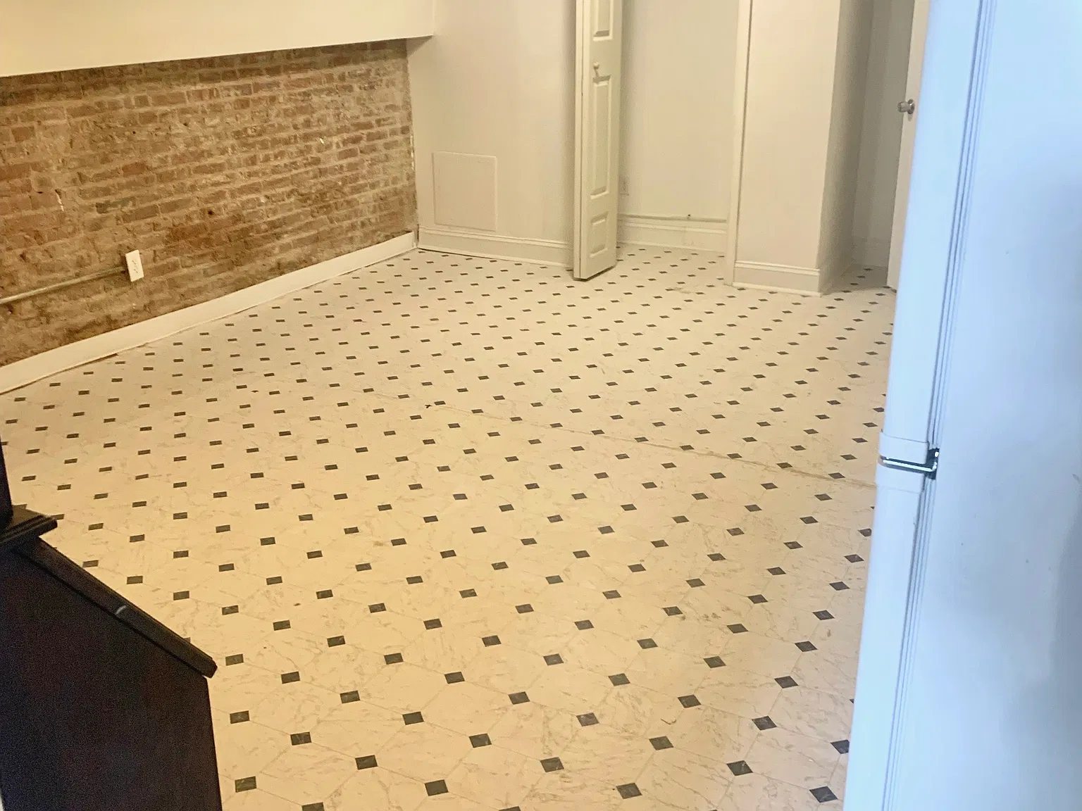 515 N Linwood Ave — Photo 2